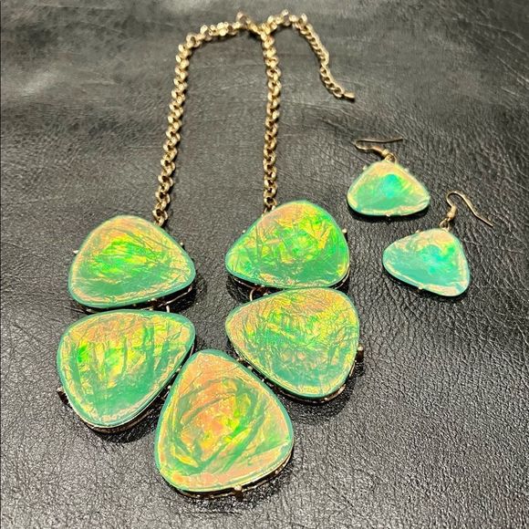 Stunning Iridescent Necklace and Earrings - Picture 1 of 6